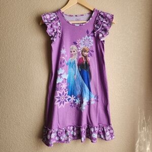 Disney store Frozen Anna and Elsa purple nightgown Size 9/10